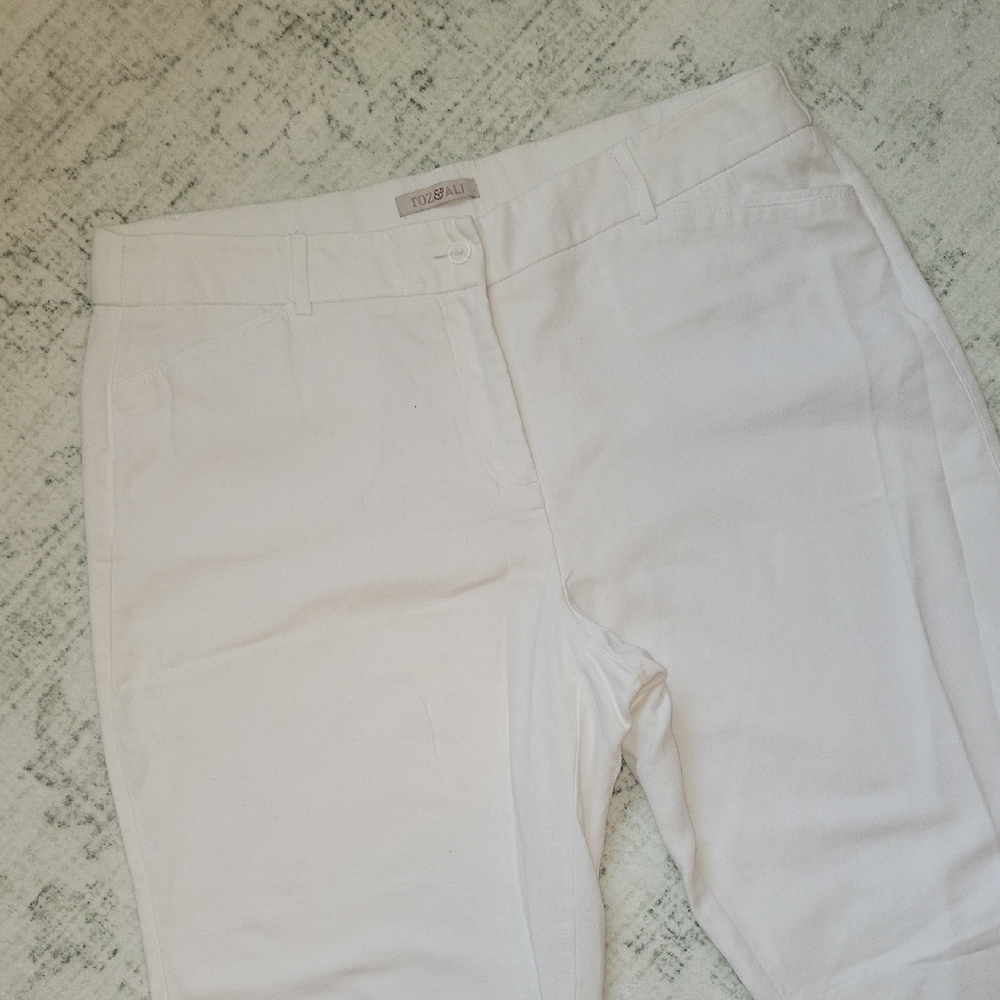 Elegant Women's White Pants - Picture 4 of 8